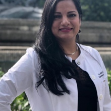 Dr. Gabriela León Flores