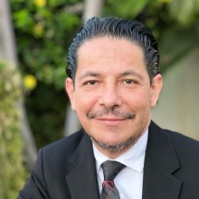 Dr. Eduardo Medina