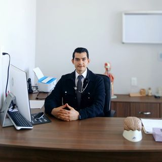 Dr. Julián Diosdado Gómez