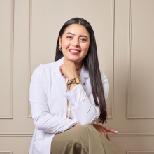Dr. Aline Cortés