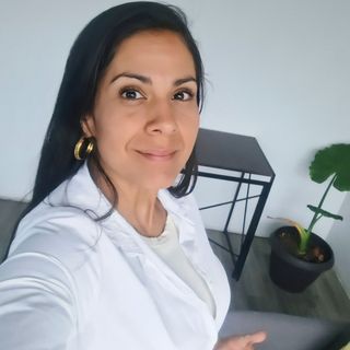 Dr. Angélica Torres