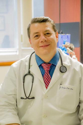 Dr. Enrique Piña Mora