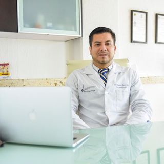 Dr. Roberto Narro Llorente