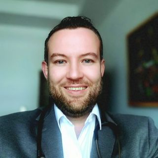 Dr. Christian Navarro Gerrard