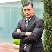 Dr. Efrén Flores Álvarez